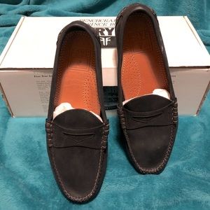 New (in box) men’s Frye 7.5D black penny loafers
